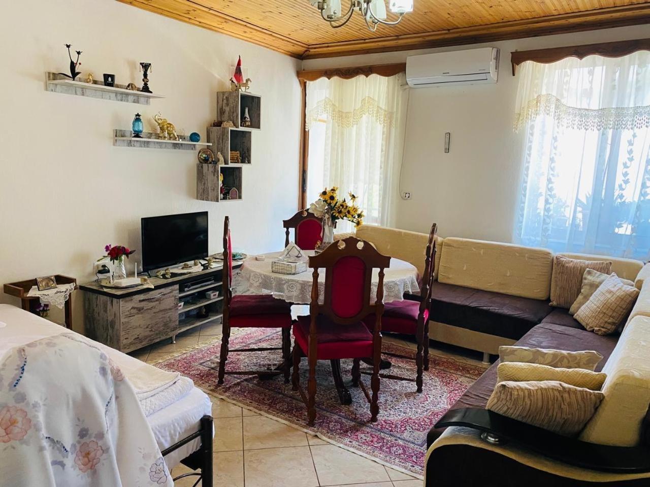 Hida Guest House Гірокастра Екстер'єр фото
